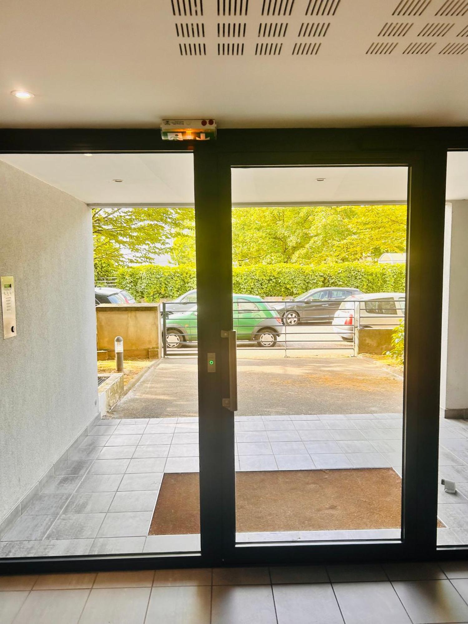 Chambre Prive Classe Villeurbanne Exterior foto